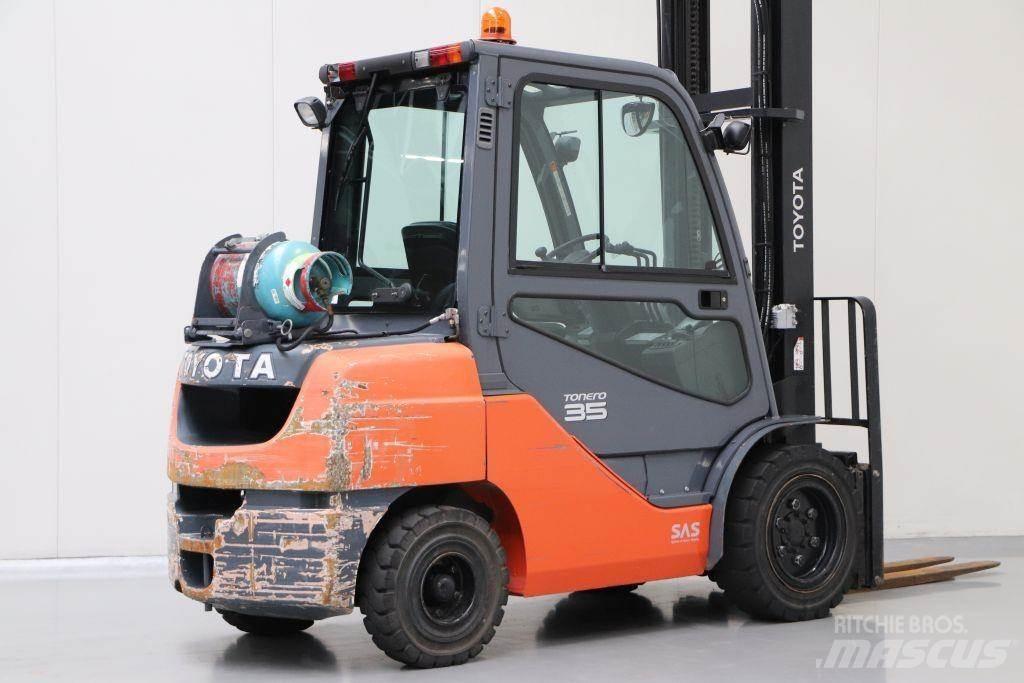 Toyota 02-8FGJF35 Газові навантажувачі