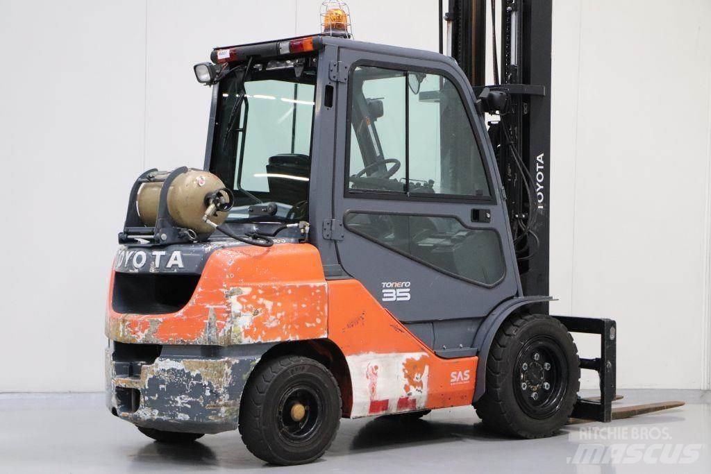 Toyota 02-8FGJF35 Газові навантажувачі