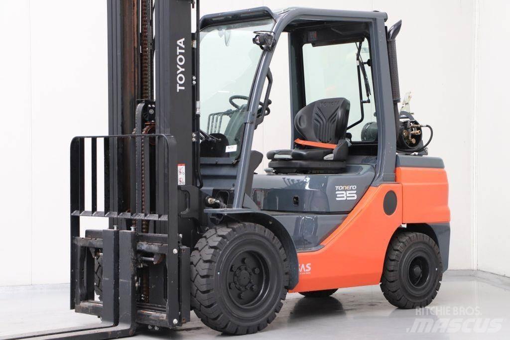 Toyota 02-8FGJF35 Газові навантажувачі