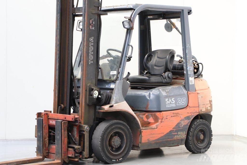 Toyota 42-7FGF25 Газові навантажувачі