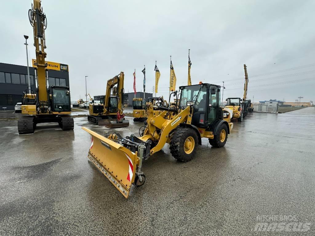 CAT 906 Фронтальні навантажувачі