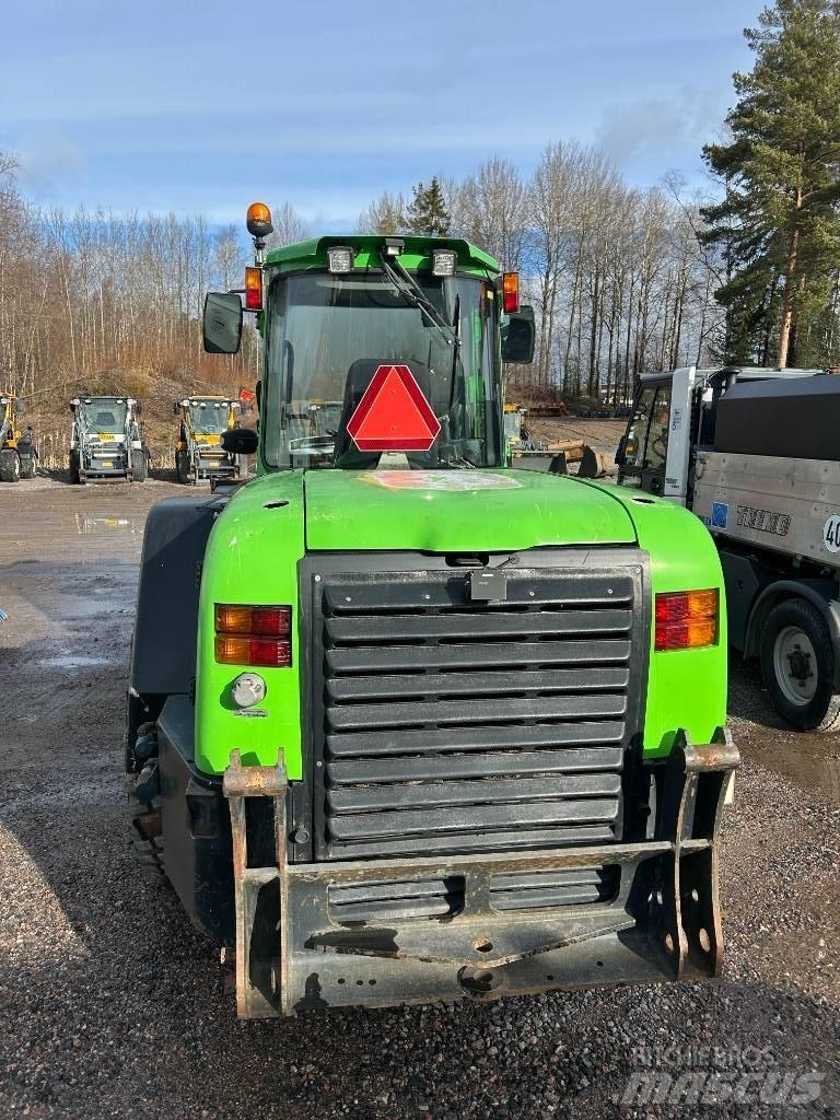 LM Trac 686 Трактори