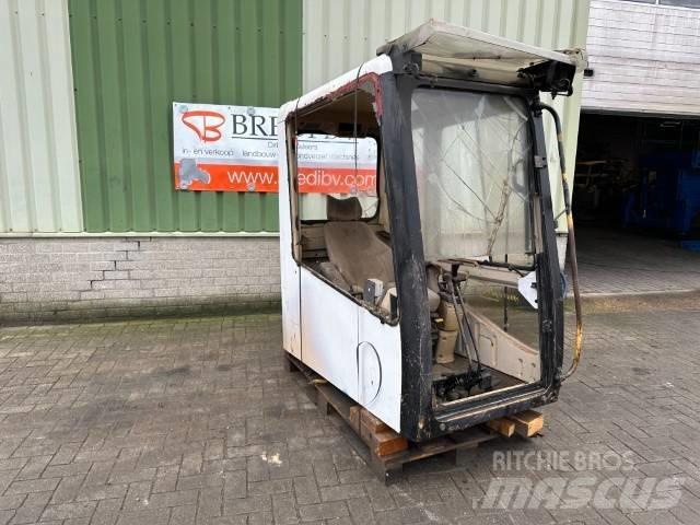 CAT 325 LN Кабіна