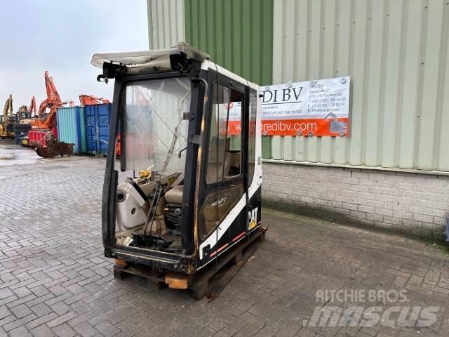 CAT 325 LN Кабіна