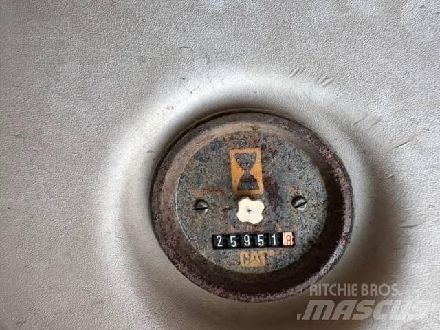 CAT 325 LN Кабіна