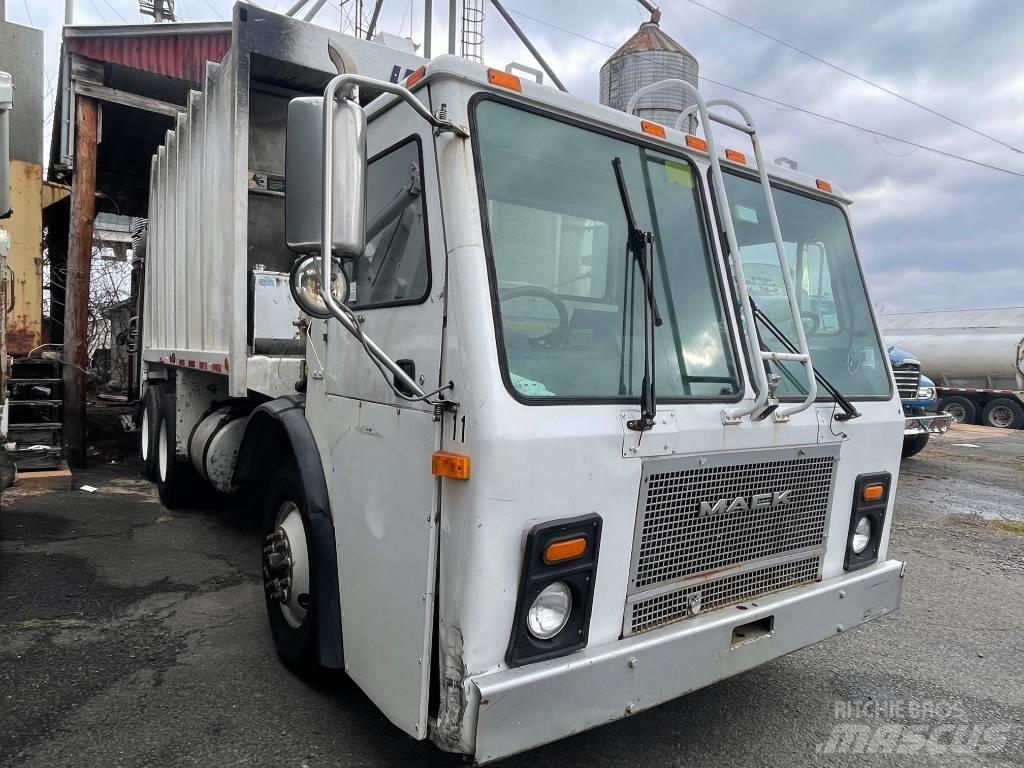 Mack LE613 Сміттєвози