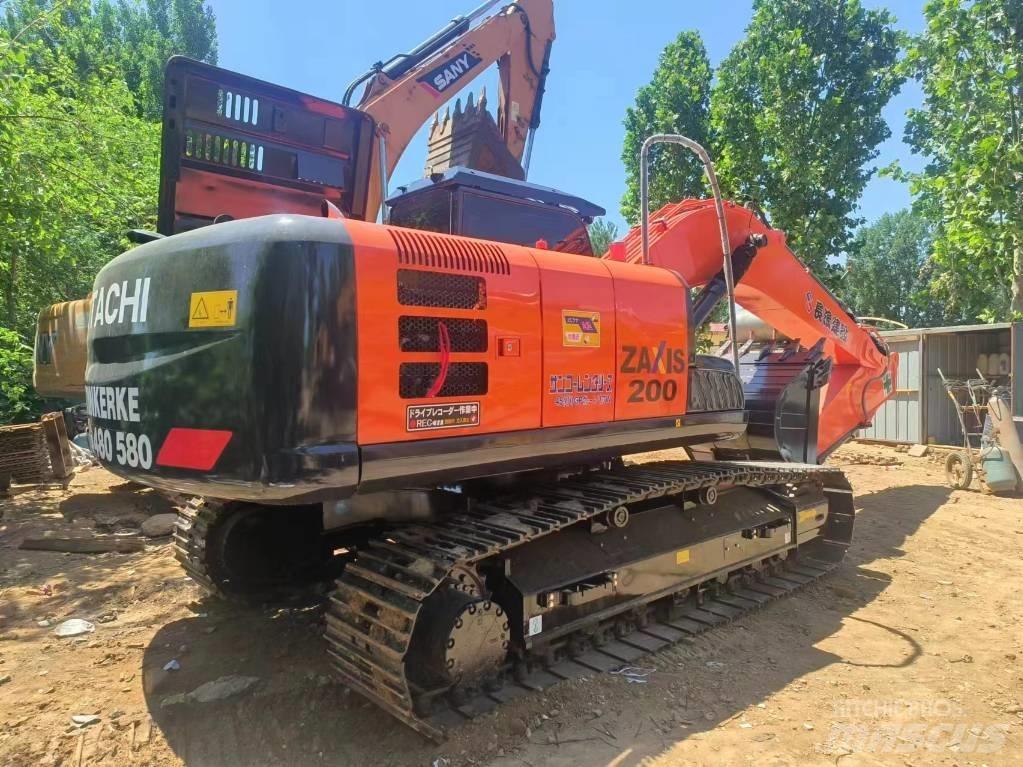 Hitachi ZX200 Гусеничні екскаватори