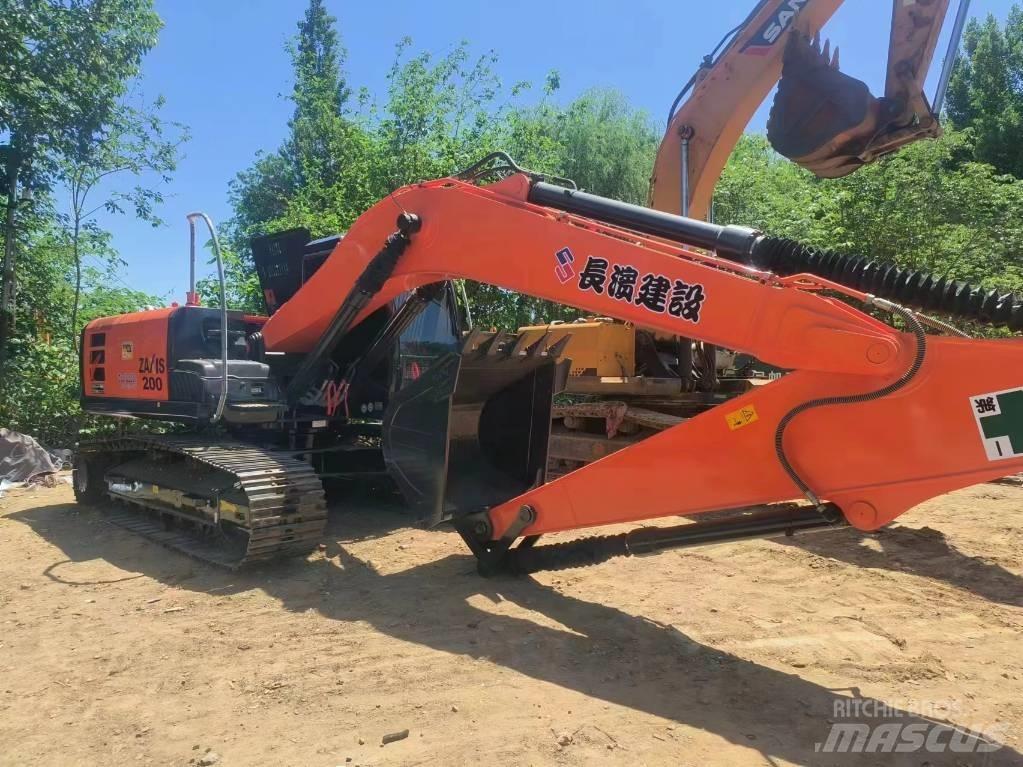 Hitachi ZX200 Гусеничні екскаватори