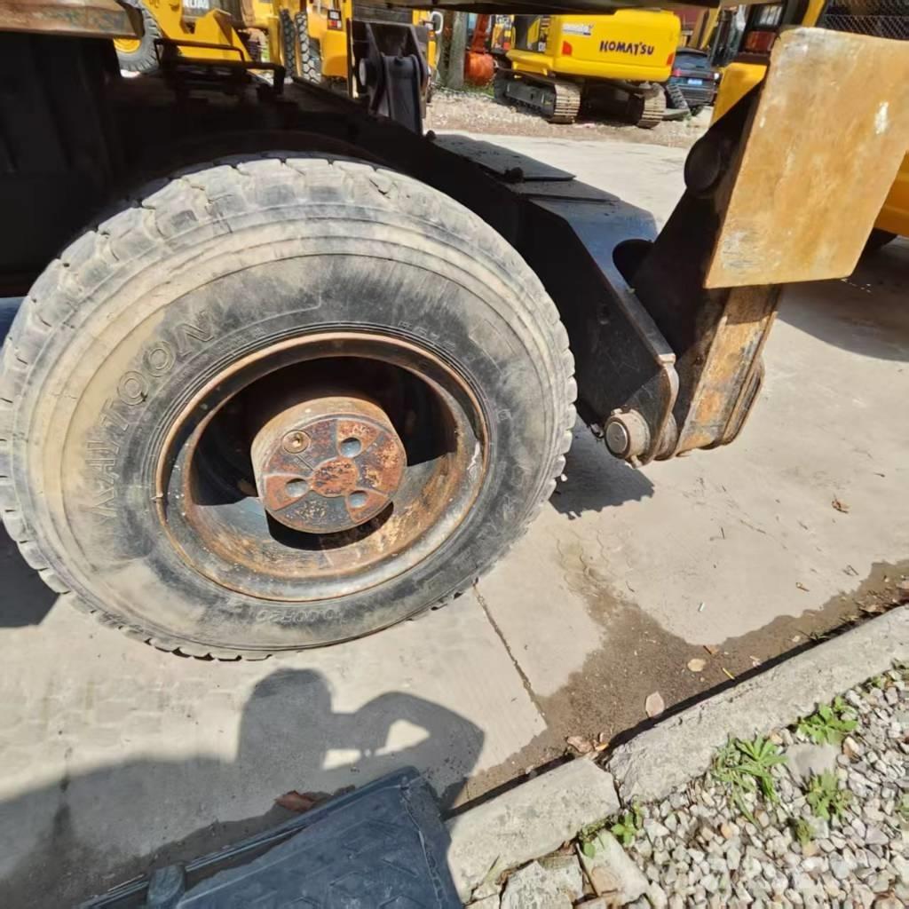 Hyundai R210W-9 Колісні екскаватори