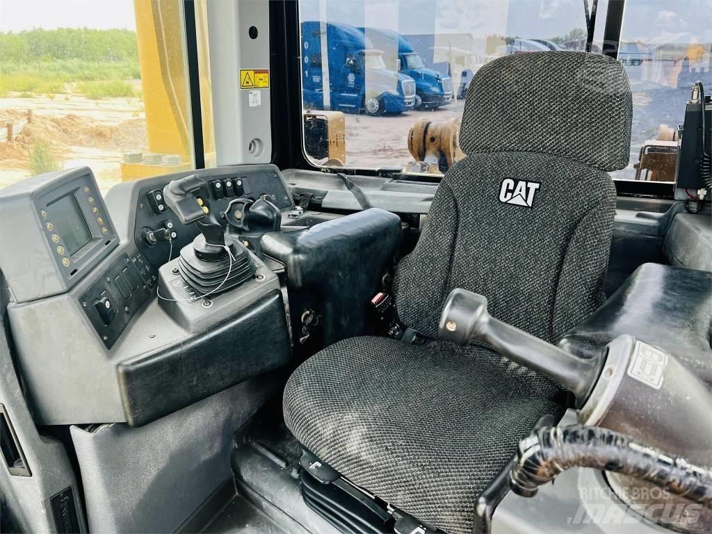CAT D 8 T Гусеничні бульдозери