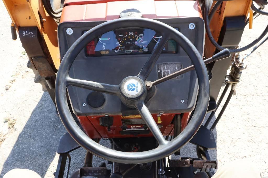 New Holland 70-56 Трактори