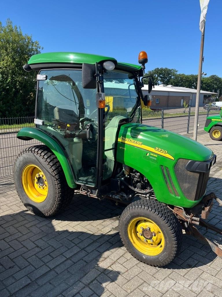 John Deere 3320 Трактори