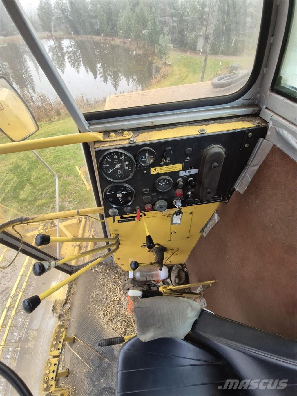 New Holland 8030 Зернозбиральні комбайни