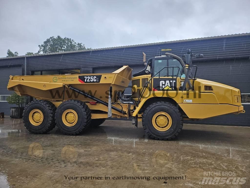 CAT 725C2 Зчленовані самоскиди