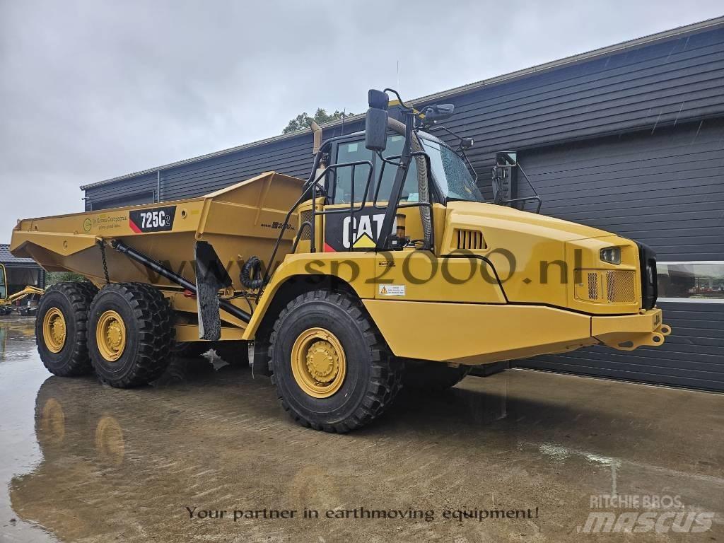 CAT 725C2 Зчленовані самоскиди