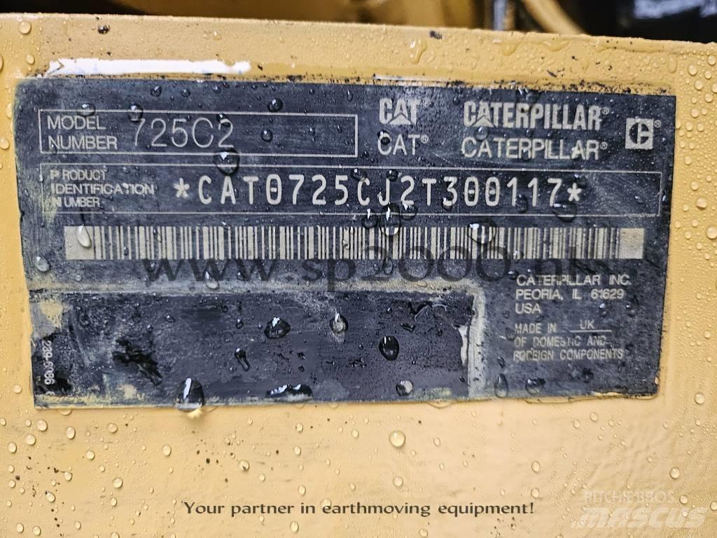 CAT 725C2 Зчленовані самоскиди