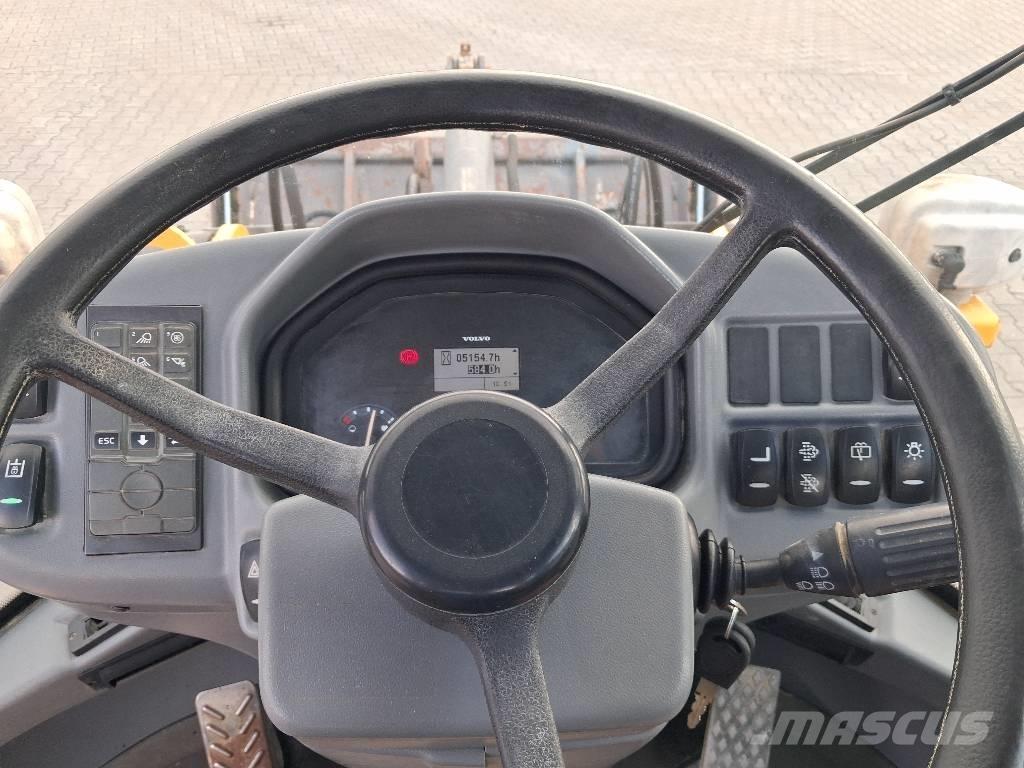 Volvo L 30 G Фронтальні навантажувачі