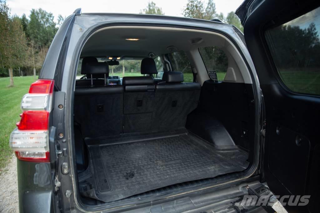 Toyota Landcruiser Автомобілі