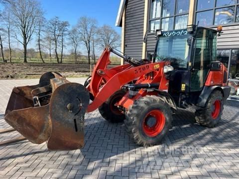 Kubota R 082 Фронтальні навантажувачі