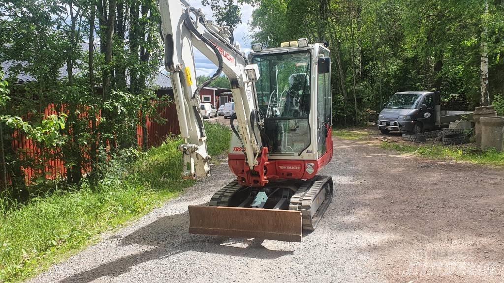 Takeuchi TB230 Міні-екскаватори < 7т