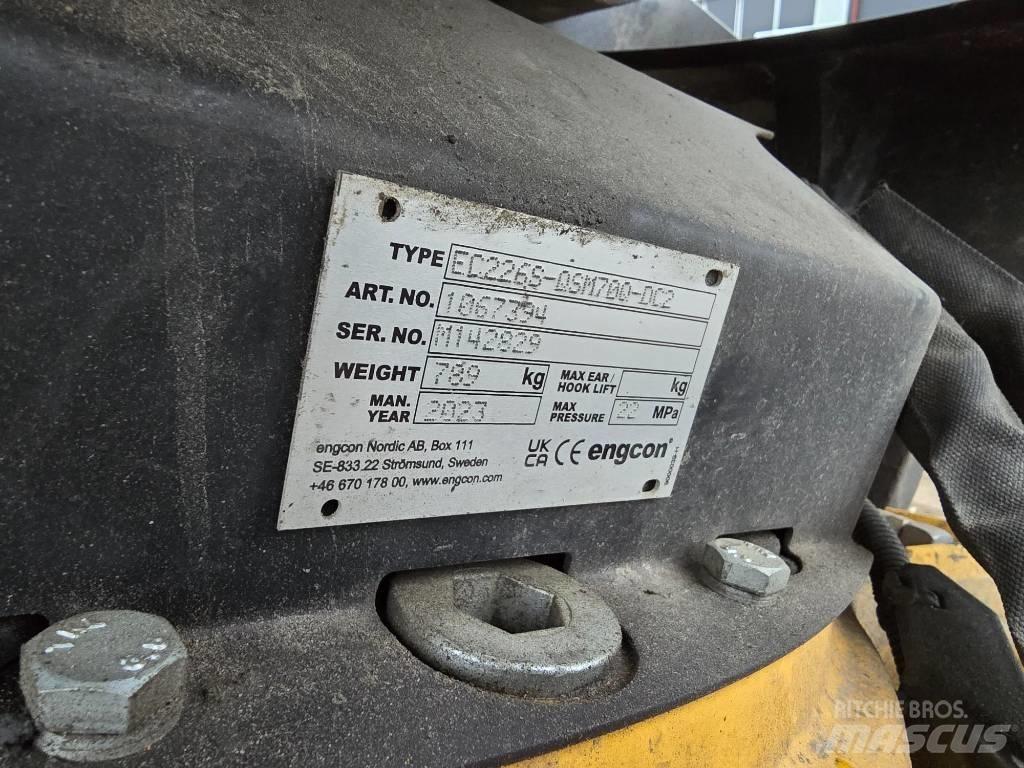Komatsu PC 228 US-11 Гусеничні екскаватори
