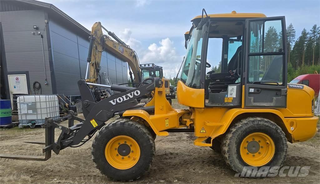 Volvo L30G Фронтальні навантажувачі