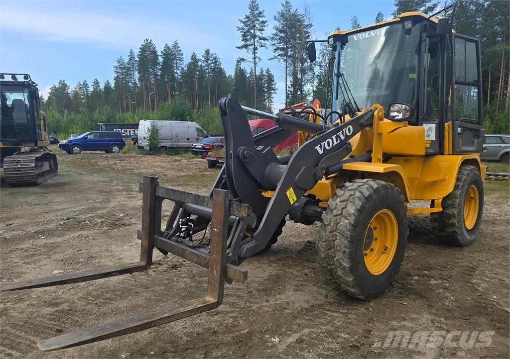 Volvo L30G Фронтальні навантажувачі