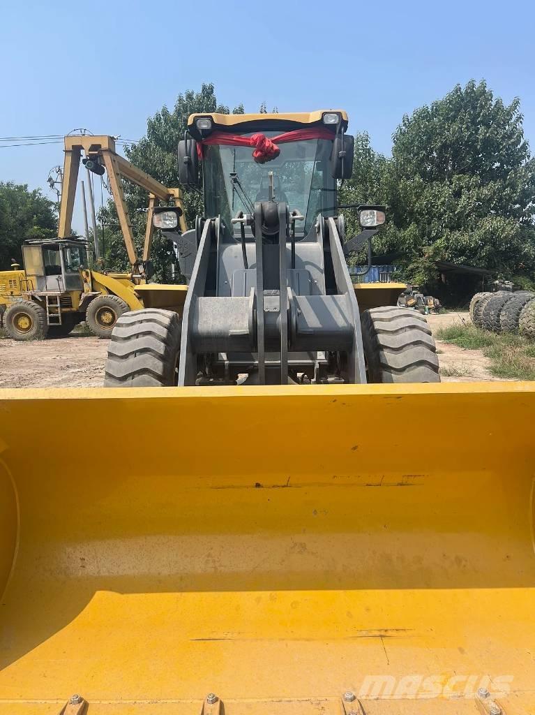 XCMG LW 300 FV Фронтальні навантажувачі