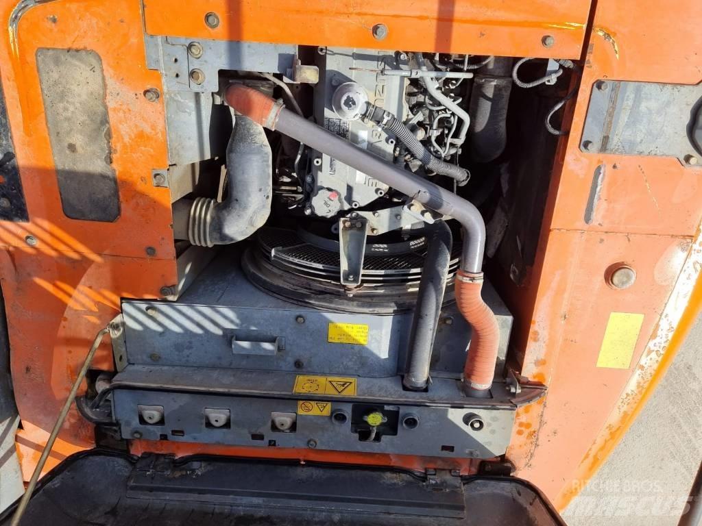 Hitachi ZX 210 LC-3 Гусеничні екскаватори