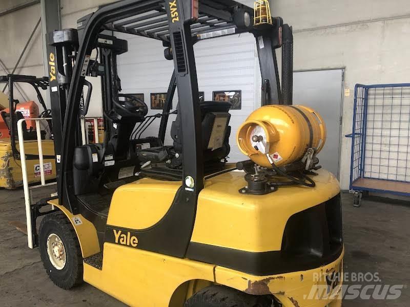 Yale GLP25VX Газові навантажувачі