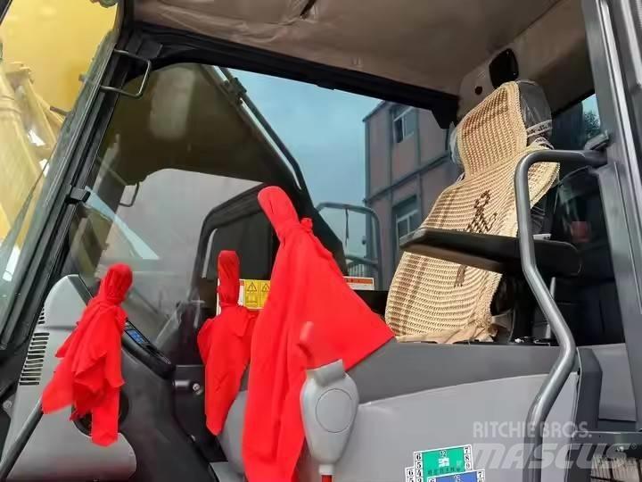Komatsu PC 200 Гусеничні екскаватори