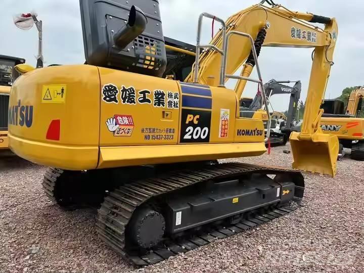 Komatsu PC 200 Гусеничні екскаватори