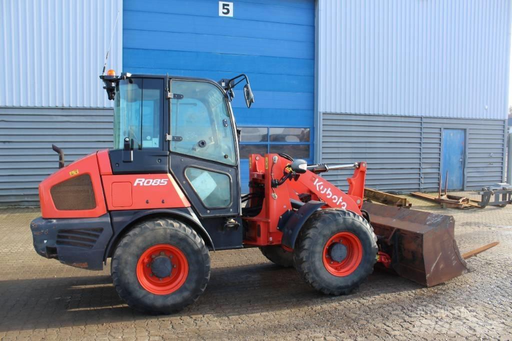 Kubota R085 Фронтальні навантажувачі