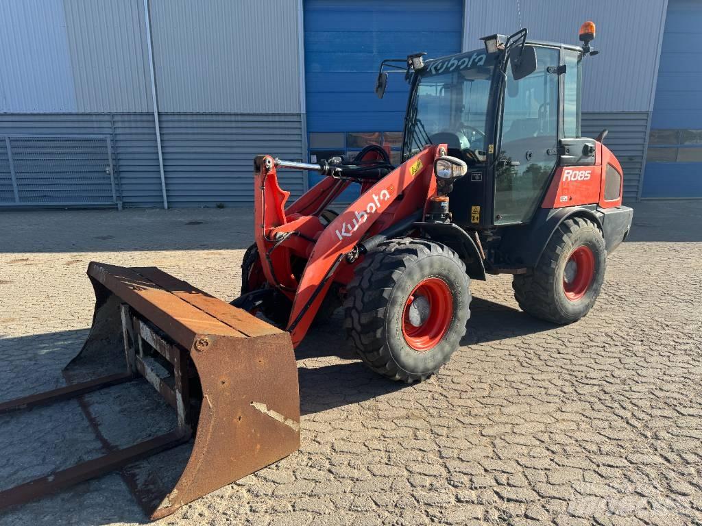 Kubota R085 Фронтальні навантажувачі