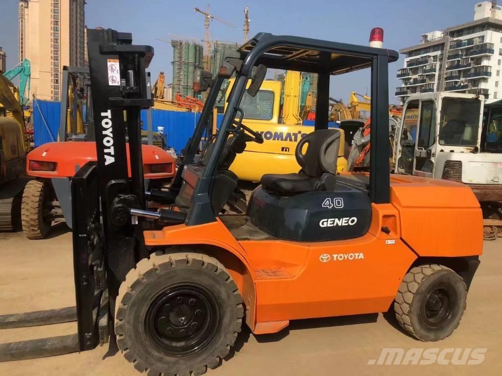 Toyota FD30 Дизельні навантажувачі