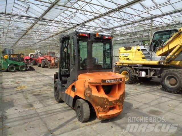 Doosan D35C-7 Дизельні навантажувачі