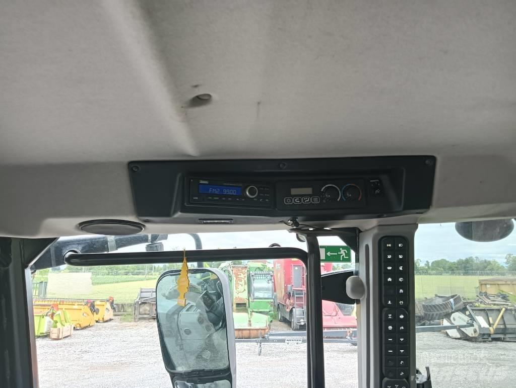 JCB Fastrac 4220 Трактори