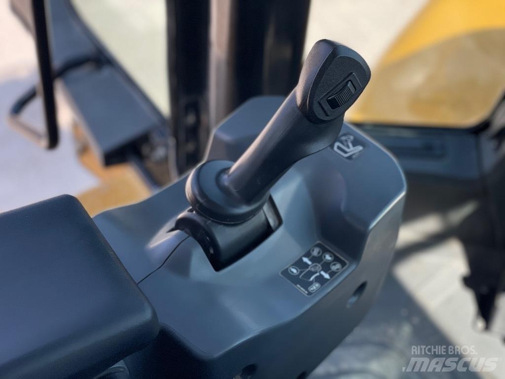 CAT 966M XE Фронтальні навантажувачі
