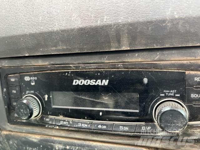 Doosan DX 140 LC Гусеничні екскаватори
