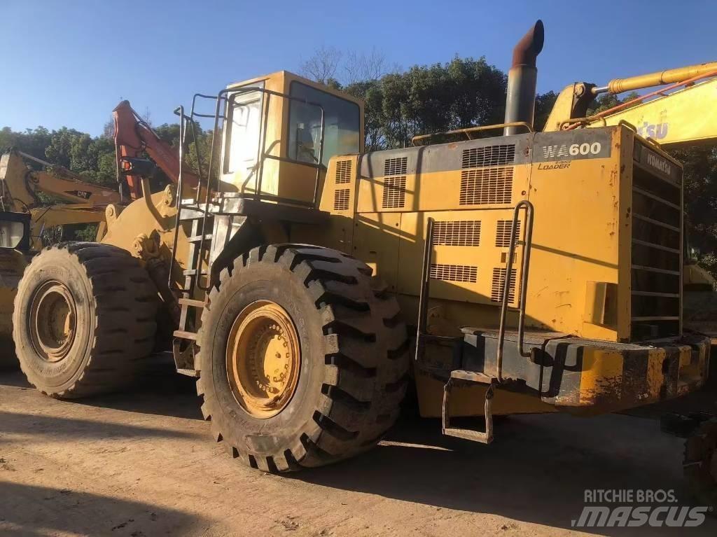 Komatsu WA 600-3 Фронтальні навантажувачі
