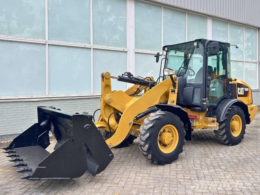 CAT 906 M    2016 Фронтальні навантажувачі