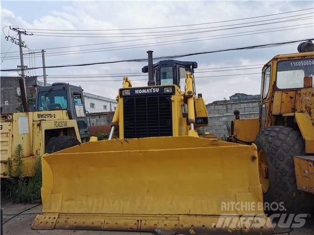 Komatsu D85-21 Гусеничні бульдозери