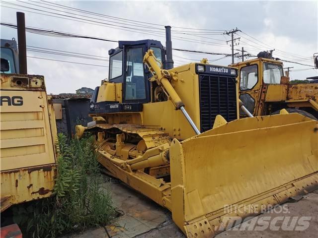 Komatsu D85-21 Гусеничні бульдозери