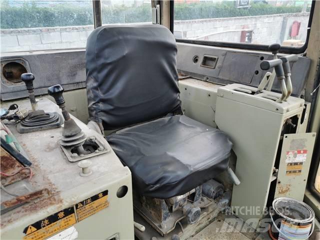 Komatsu D85-21 Гусеничні бульдозери