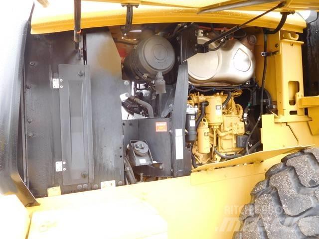 CAT 926M Фронтальні навантажувачі