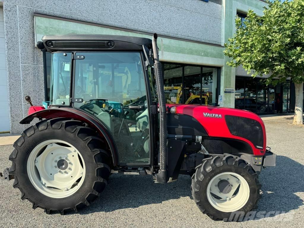 Valtra F95 Трактори