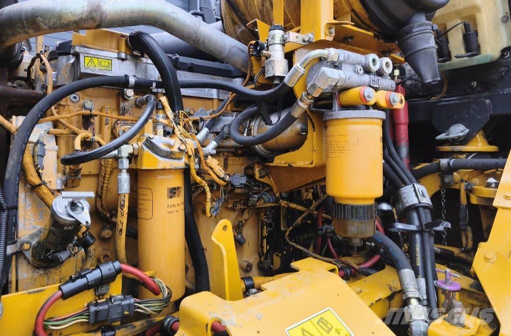 CAT 730 Зчленовані самоскиди