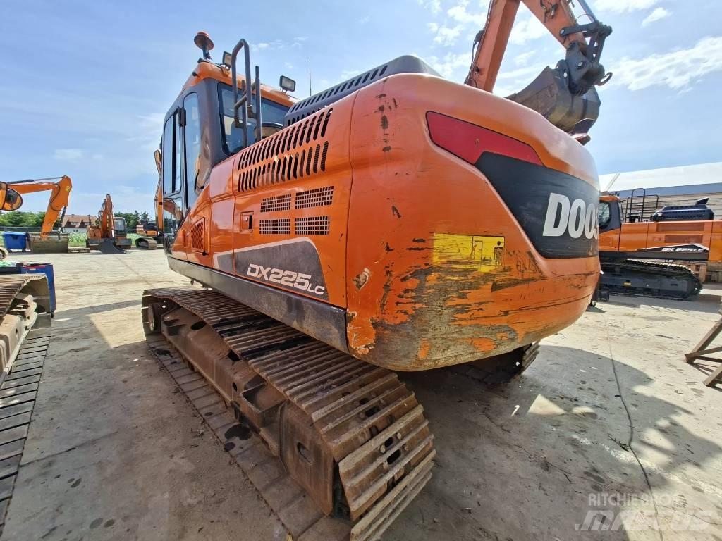 Doosan DX 225 LC-5 Гусеничні екскаватори