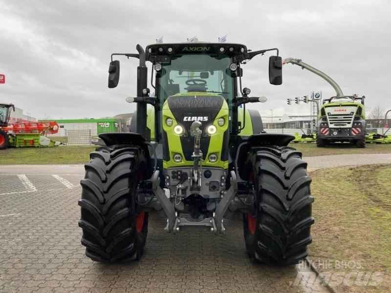 CLAAS AXION 870 Трактори