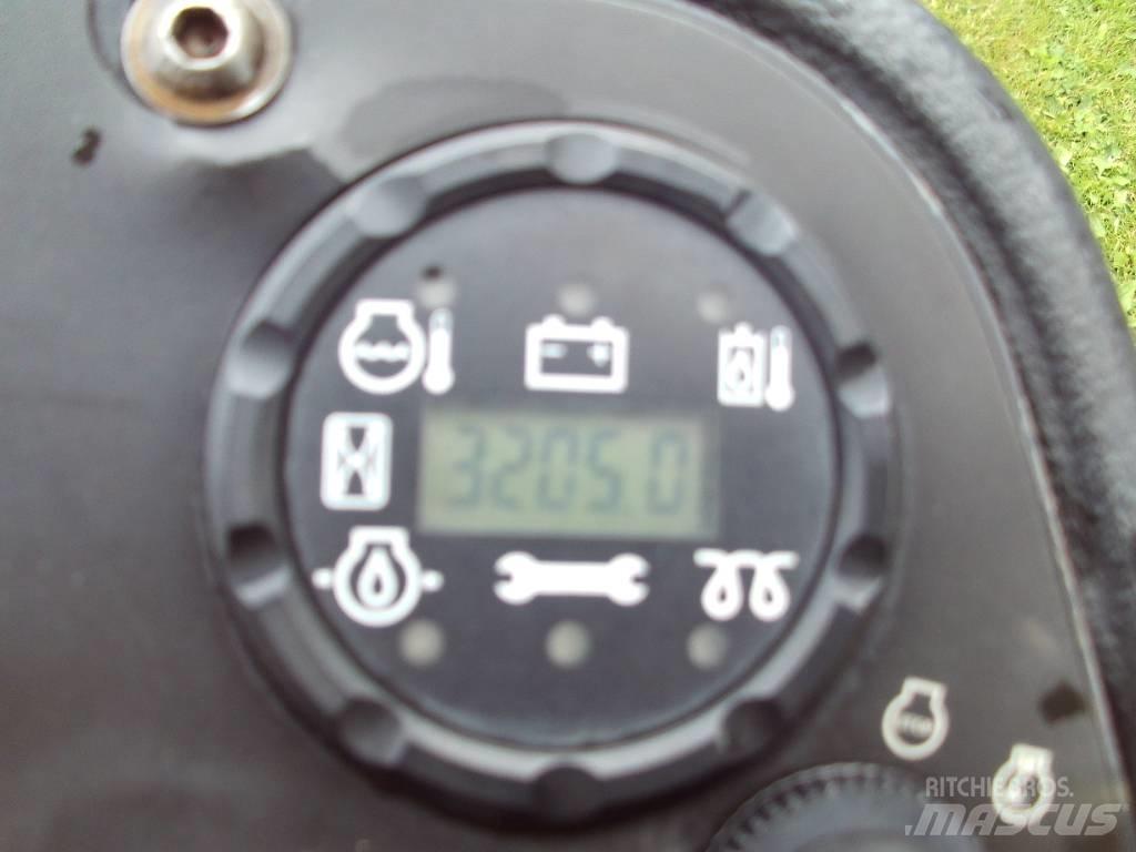 John Deere 8800 Самохідні газонокосарки
